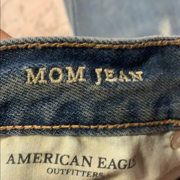 American Eagle High Rise Mom Jeans Distressed Sz 6 - Picture 5 of 6